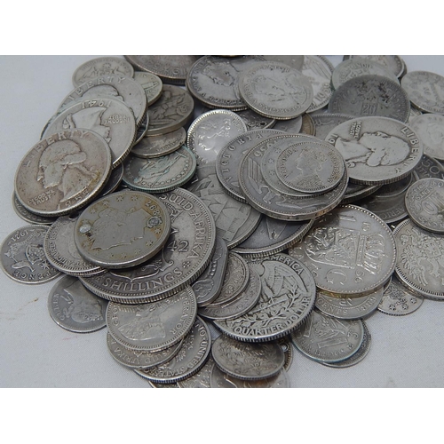 109 - A collection of USA, South Africa and other World Silver coinage weighing 324 Grams