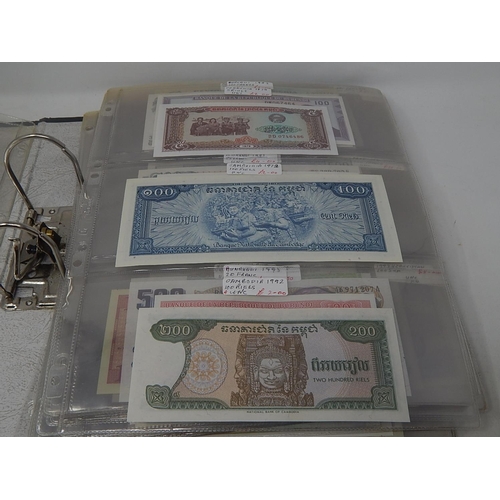 125 - A huge collection of Banknotes of the World housed in vintage ring file