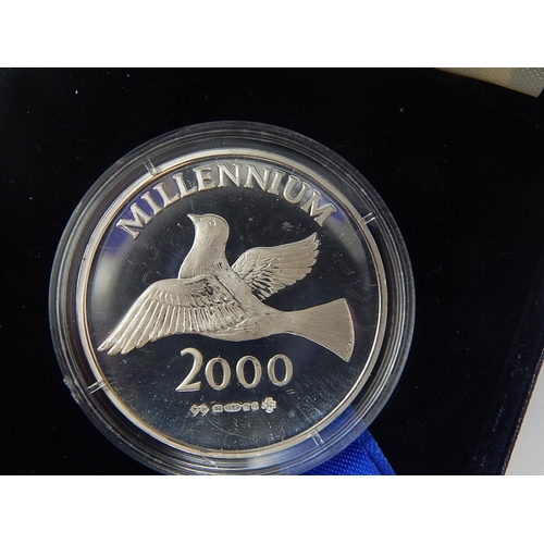 173 - Silver Millenium 2000 Medallion in Tower Mint case with COA; Niue 1992 Endangered Wildlife Silver 5 ... 