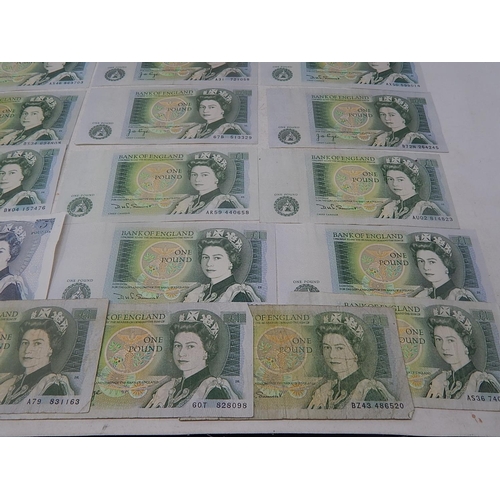 266P - Banknotes: £5 Notes (2) £1 Notes (32)