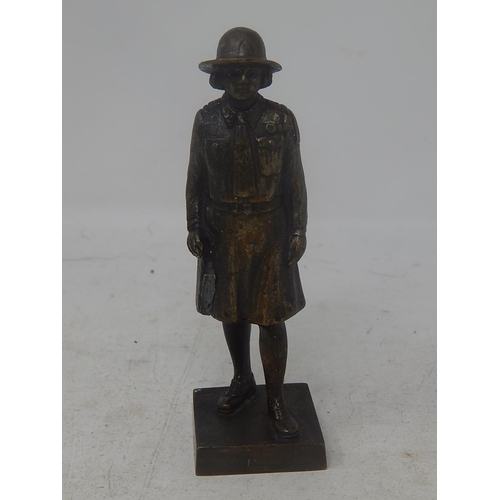 800 - Bronze Figure of a girl: Measures 14.5cm high