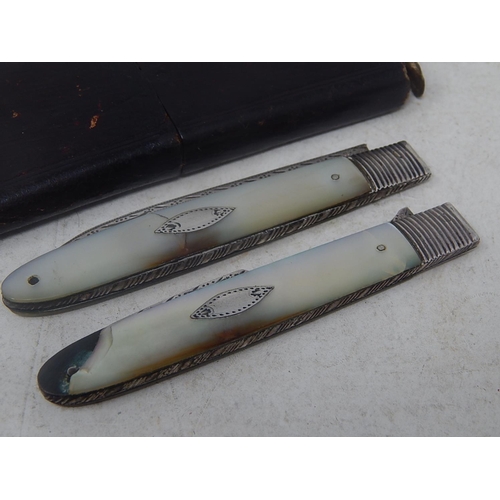 806 - A Georgian Silver Bladed & Mother of Pearl Hafted Folding Fruit Knife & Fork Within Original Fitted ... 