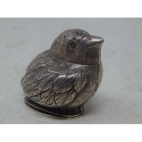 819 - Continental Silver Vesta Case formed as a small bird. Measures 3.6cm wide
