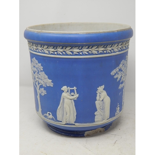 664 - Wedgewood Pot