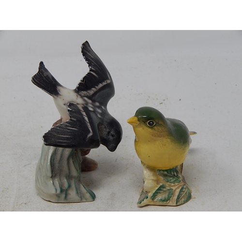 852 - X3 Small Bird Figures