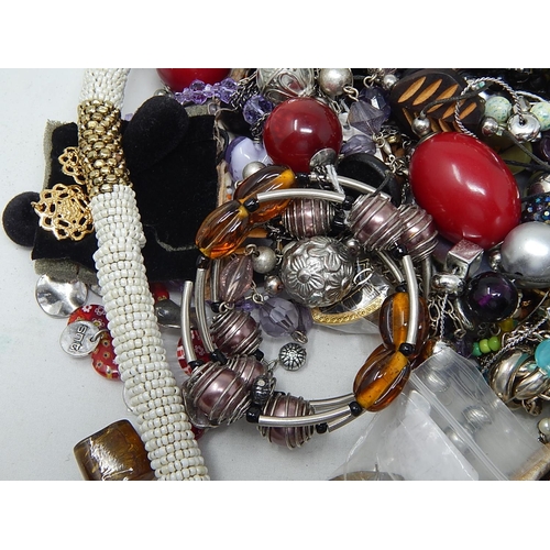 213 - Quantity of Costume Jewellery