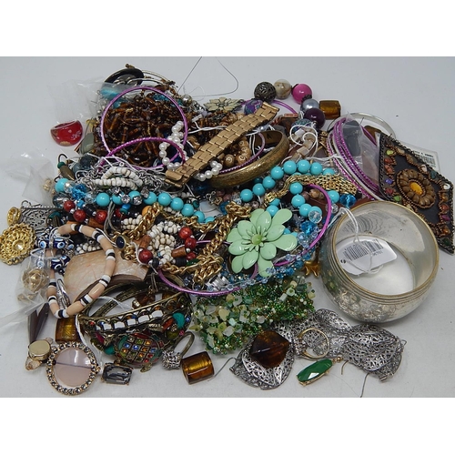 215 - Quantity of Costume Jewellery