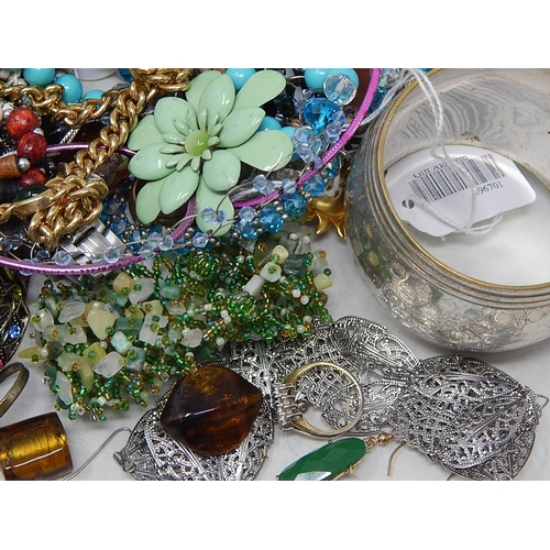 215 - Quantity of Costume Jewellery