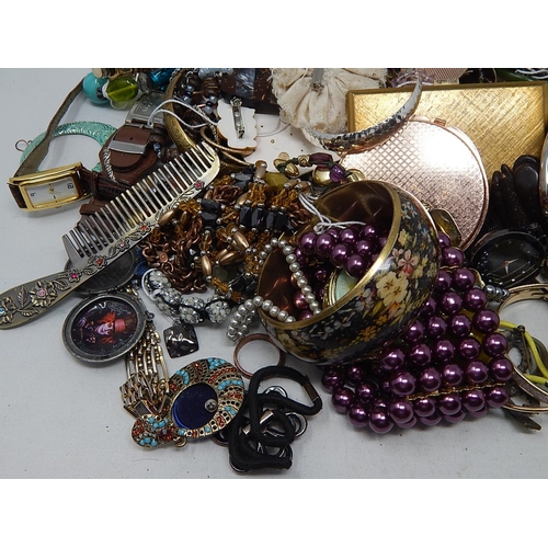 218 - Quantity of Costume Jewellery