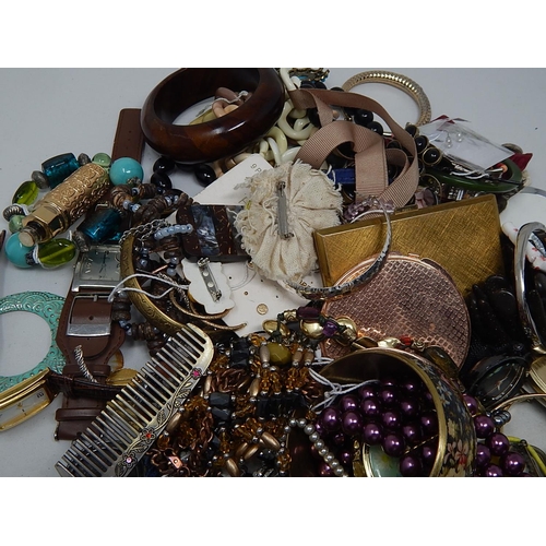 218 - Quantity of Costume Jewellery