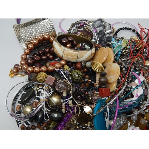 219 - Quantity of Costume Jewellery