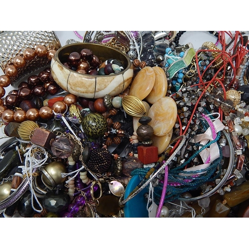 219 - Quantity of Costume Jewellery