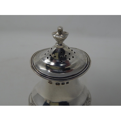 273 - Heavy Silver Pepperette Hallmarked London 1931 by William Comyns & Sons: Weight 107g