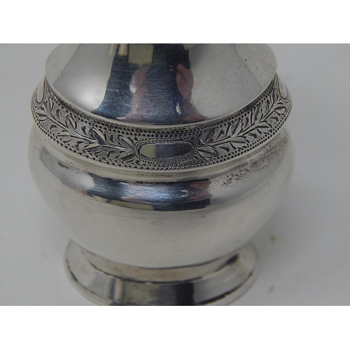 273 - Heavy Silver Pepperette Hallmarked London 1931 by William Comyns & Sons: Weight 107g