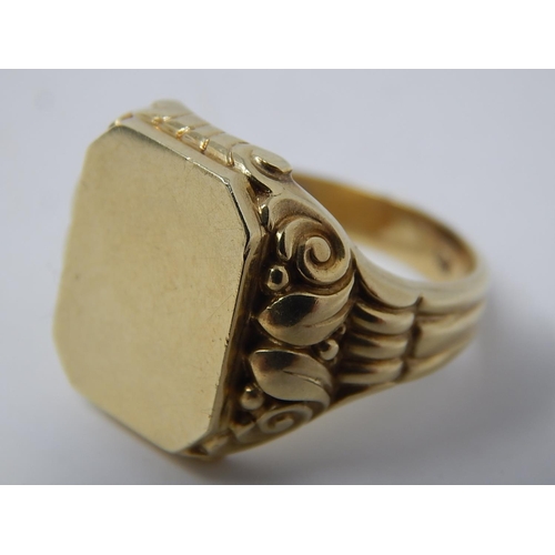 228 - Heavy 14ct Gold Gentleman's Signet Ring (Not Engraved) Size U: Weight 11.3g