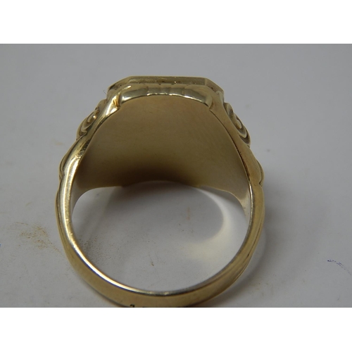 228 - Heavy 14ct Gold Gentleman's Signet Ring (Not Engraved) Size U: Weight 11.3g