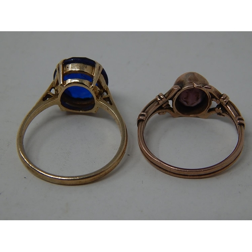 222 - Two 9 carat gold rings.