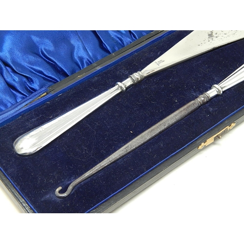 146 - Cased silver handled button hook and shoe horn - Birmingham 1913