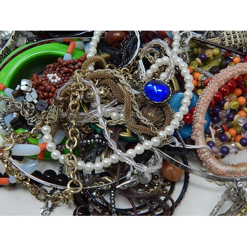 123 - Large Quantity of Costume Jewellery