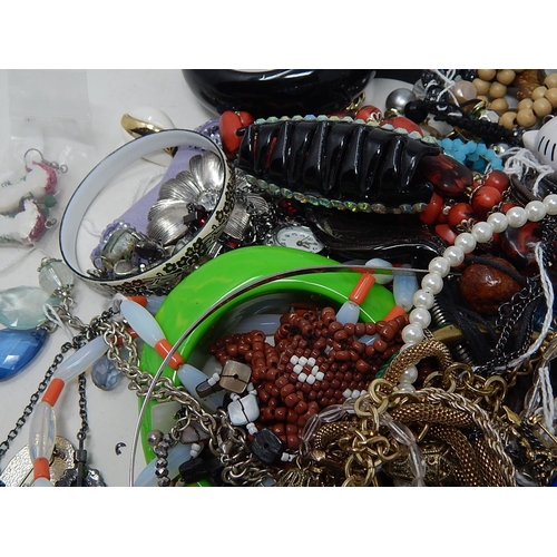 123 - Large Quantity of Costume Jewellery