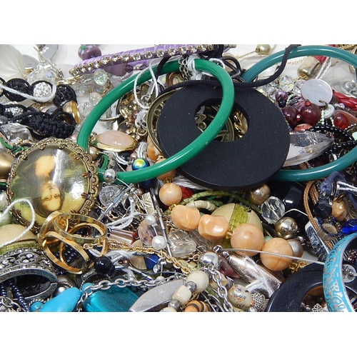 124 - Large Quantity of Costume Jewellery