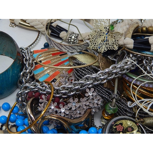 125 - Large Quantity of Costume Jewellery