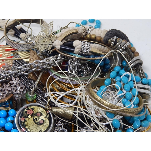 125 - Large Quantity of Costume Jewellery