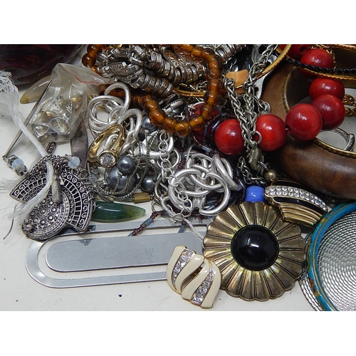 126 - Large Quantity of Costume Jewellery