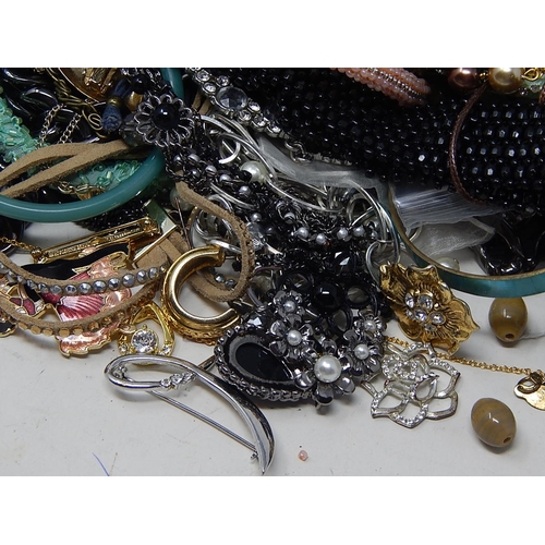 127 - Large Quantity of Costume Jewellery