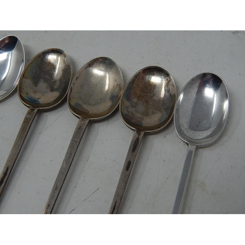 204I - Seven Seal Top Silver Hallmarked Teaspoons: Various  Dates & Makers: Gross weight 72g