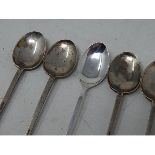 204I - Seven Seal Top Silver Hallmarked Teaspoons: Various  Dates & Makers: Gross weight 72g