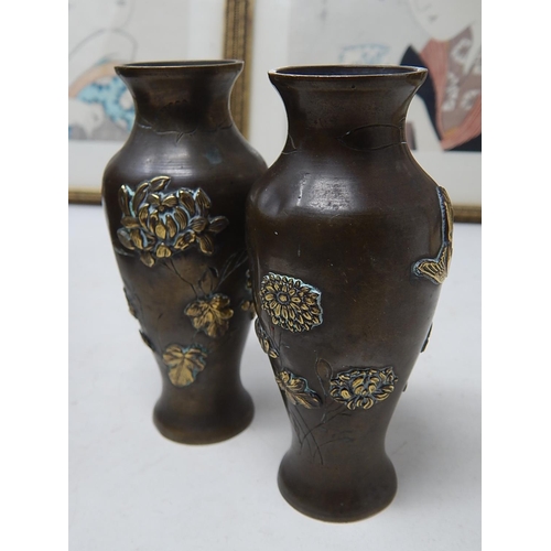 341 - Japanese collection:
Lacquered box
Four wood block prints
One cloisonne box
two mixed metal vases