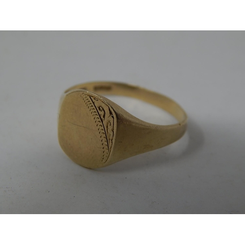 219 - Gentleman's 9ct Gold Signet Ring: Size U: weight 2.4g