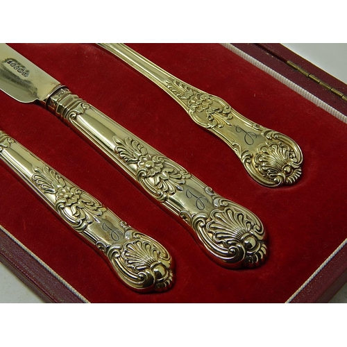 159 - Set of George III Hallmarked Silver & Gold Plated cutlery in Garrard fitted case weight 160g