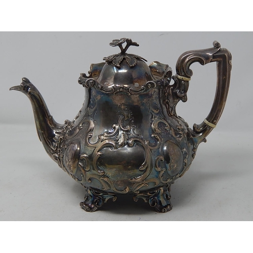 236 - Substantial Victorian Silver Teapot: Hallmarked London 1852 by James & Nathaniel Creswick: Weight 85... 