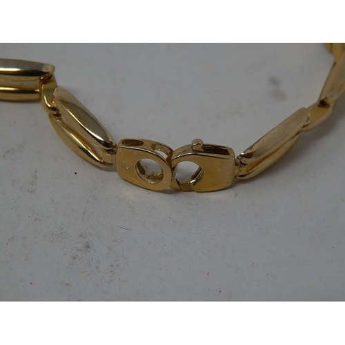 244 - 9ct Yellow Gold Link Bracelet: Length 19.5cm: Weight 7.5g