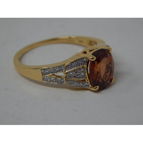 254 - 18ct Yellow Gold Ring Set with a Central Zircon & Diamond Shoulders: Ring Size O: Gross weight 4.6g