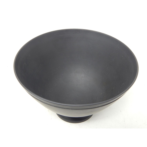 364 - Keith Murray for Wedgwood Black Basalt Bowl c.1935: Red Signed & Impressed to Base: Measures 16.5cm ... 