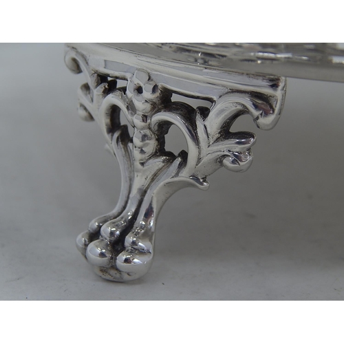 145 - Stunning Edwardian Silver Cake Stand on Lion Paw Feet: Hallmarked Sheffield 1907 by Walker & Hall: M... 