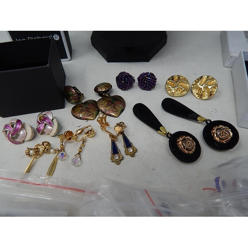 171 - Costume Jewellery to Include some Silver.