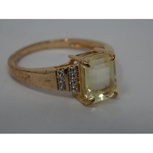 188 - 9ct Gold Ring Inset with a Central Kunzite Estimated at 3.00cts & Zircon Set Shoulders: Ring Size P/... 