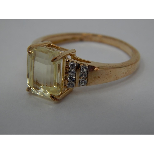 188 - 9ct Gold Ring Inset with a Central Kunzite Estimated at 3.00cts & Zircon Set Shoulders: Ring Size P/... 