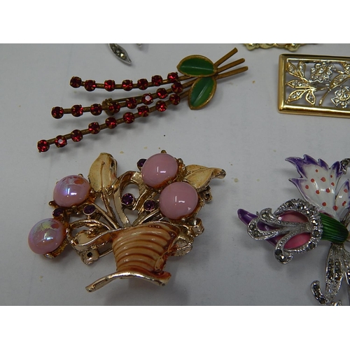 199 - Quantity of Vintage Costume Jewellery Brooches (11)