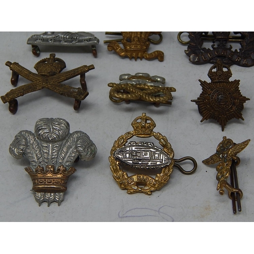 322 - Collection of Assorted Vintage MILITARY Collar Badges Inc Tank Regiment, Irish. 318707