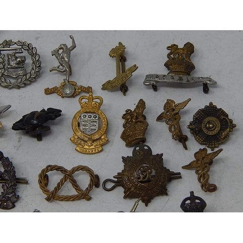 322 - Collection of Assorted Vintage MILITARY Collar Badges Inc Tank Regiment, Irish. 318707