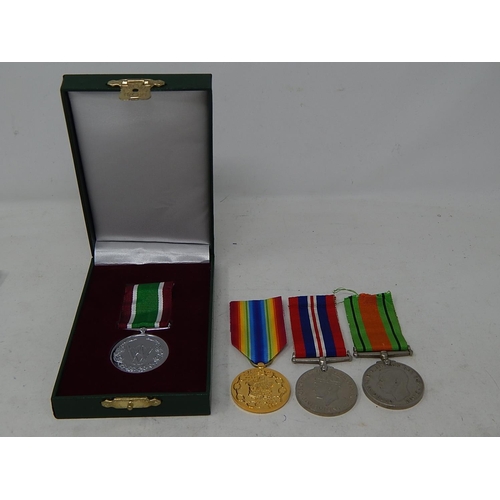 325 - 4 x Vintage Medals Inc WW2 War & Defence, Boxed Woman's Voluntary Service Medal. 417805