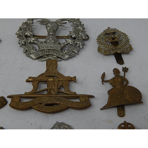 330 - 10 x Assorted Vintage MILITARY Cap Badges Inc WW1, WW2, New Zealand, Scottish. 644701