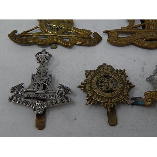 330 - 10 x Assorted Vintage MILITARY Cap Badges Inc WW1, WW2, New Zealand, Scottish. 644701