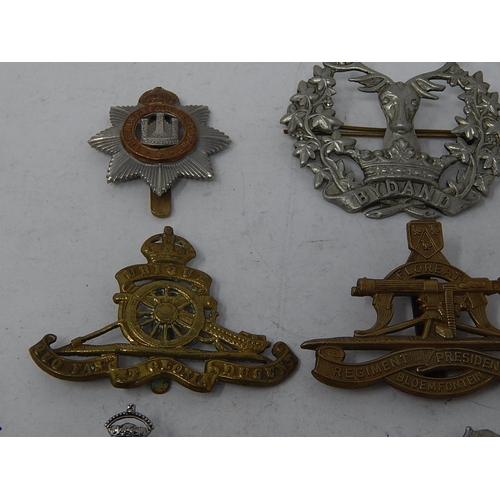 330 - 10 x Assorted Vintage MILITARY Cap Badges Inc WW1, WW2, New Zealand, Scottish. 644701