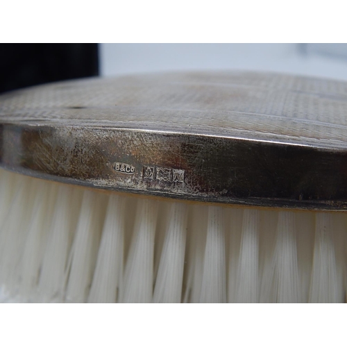 350 - 4 x Antique / Vintage Hallmarked .925 STERLING SILVER Grooming Brushes (411g). 493328